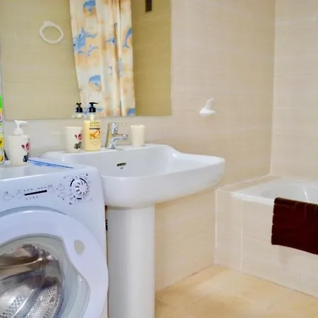 Διαμέρισμα Beautiful Apartment With 3 Bedrooms And 1 Bathroom Very Close To The Ocean
