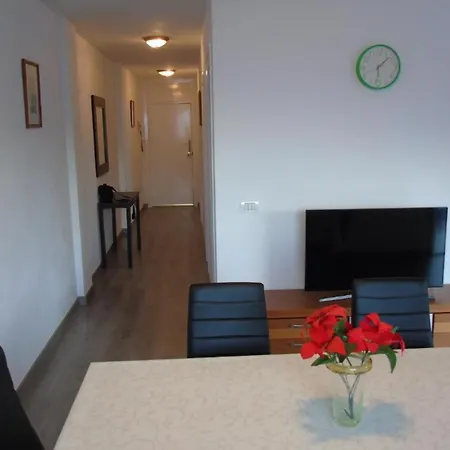 Beautiful Apartment With 3 Bedrooms And 1 Bathroom Very Close To The Ocean Διαμέρισμα *