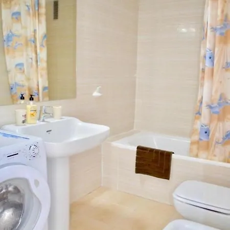 Beautiful Apartment With 3 Bedrooms And 1 Bathroom Very Close To The Ocean Διαμέρισμα *