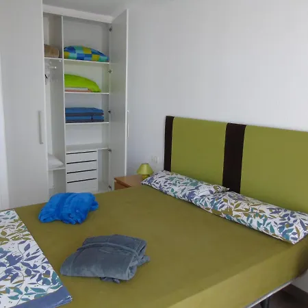 Beautiful Apartment With 3 Bedrooms And 1 Bathroom Very Close To The Ocean Διαμέρισμα *