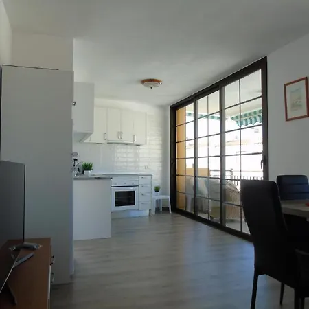 Beautiful Apartment With 3 Bedrooms And 1 Bathroom Very Close To The Ocean *